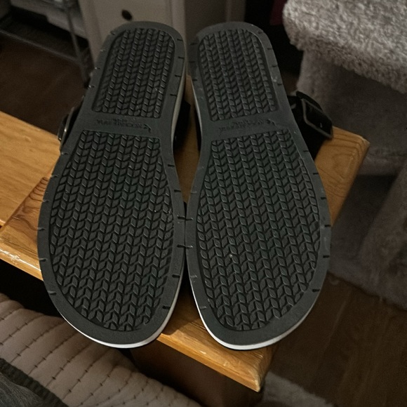 Koolaburra by UGG Buckle Sandals Platforms Black/White - Picture 5 of 11